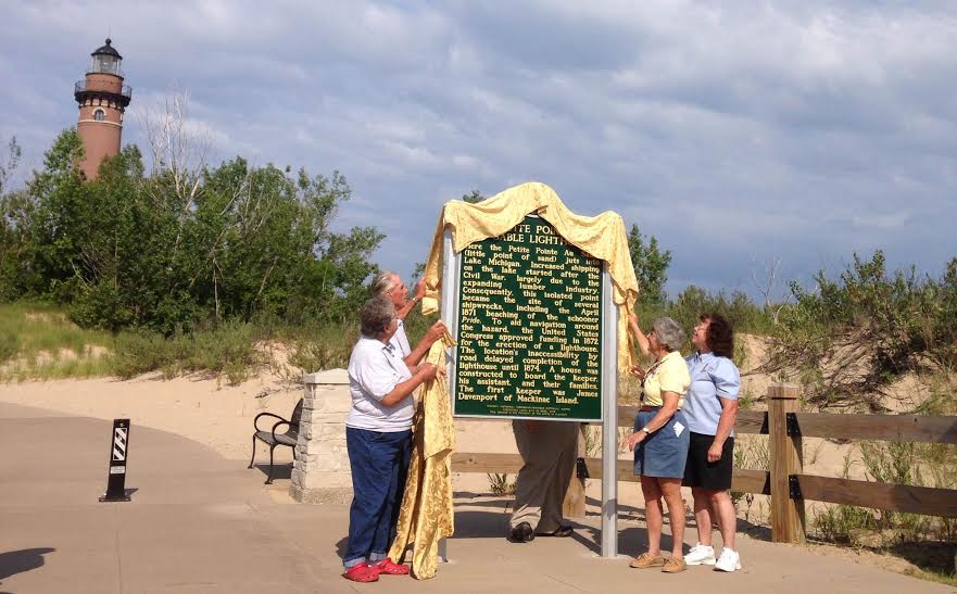 ‘Iconic’ lighthouse gets historical marker