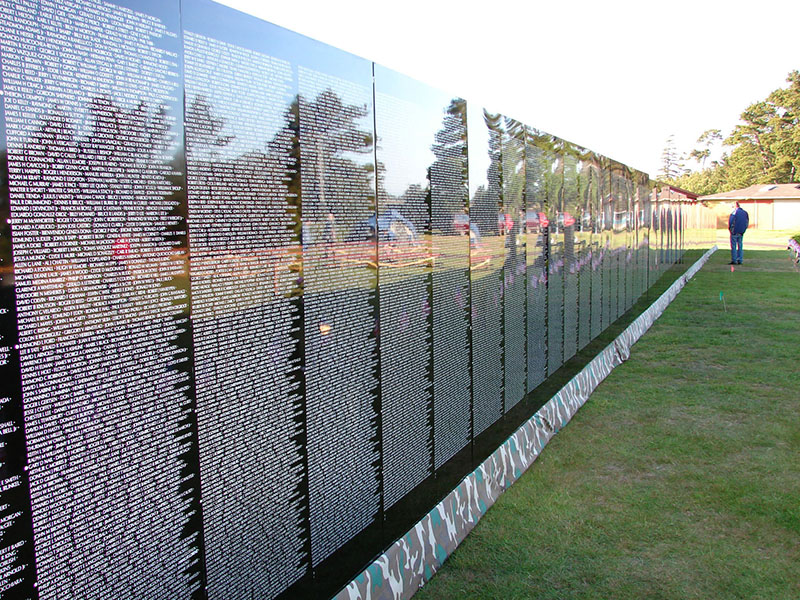 Vietnam wall stopping in Hart July 711.